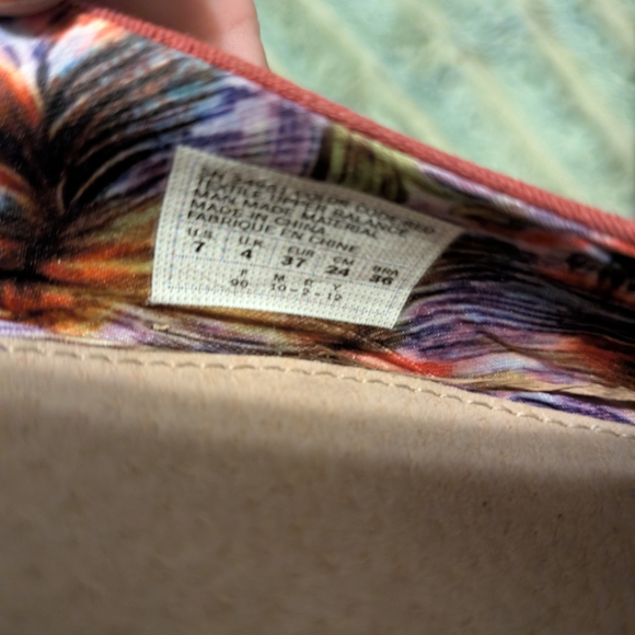 Bob's Women's Red Ballet Flats Size 7 - Picture 7 of 8